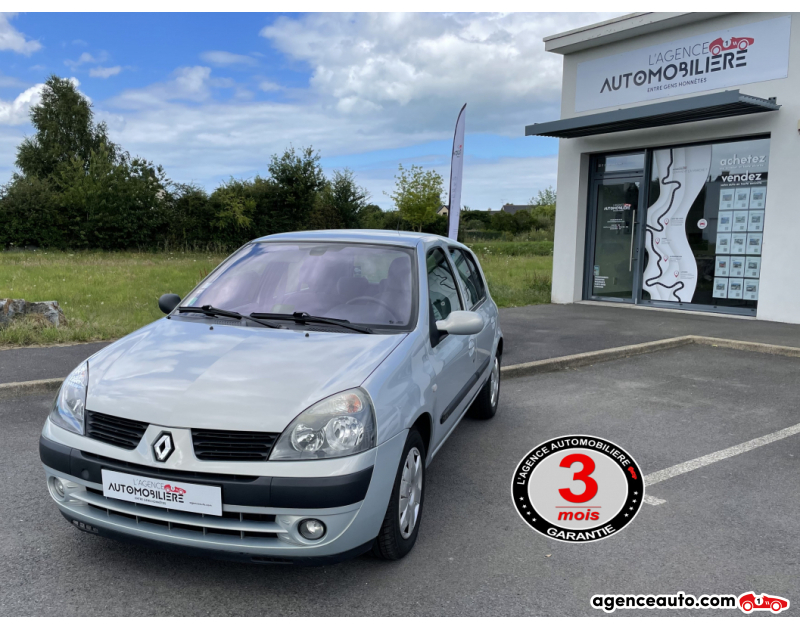 Achat voiture occasion, Auto occasion pas cher | Agence Auto Renault Clio CLIO LUXE PRIVILEGE 1.4 16V 5 PORTES Gris Année 2004 Manuelle Essence