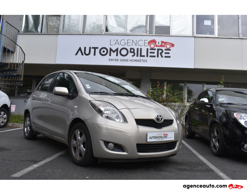 Achat voiture occasion, Auto occasion pas cher | Agence Auto Toyota Yaris 2 (KSP90/NLP90/SCP90) Fab. France 5 portes 1.4 D4-D 90 cv MultiMode Boîte auto Beige Année 2010 Automatique Diesel