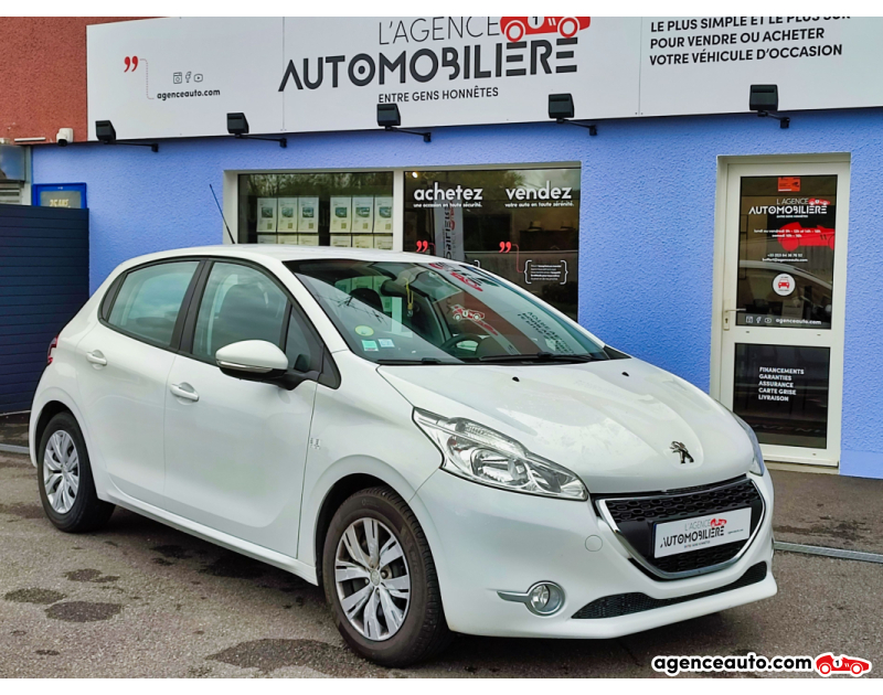 Achat voiture occasion, Auto occasion pas cher | Agence Auto Peugeot 208 Société 1.4 HDI 68 CD Clim TVA Récup Blanc Année 2015 Manuelle Diesel