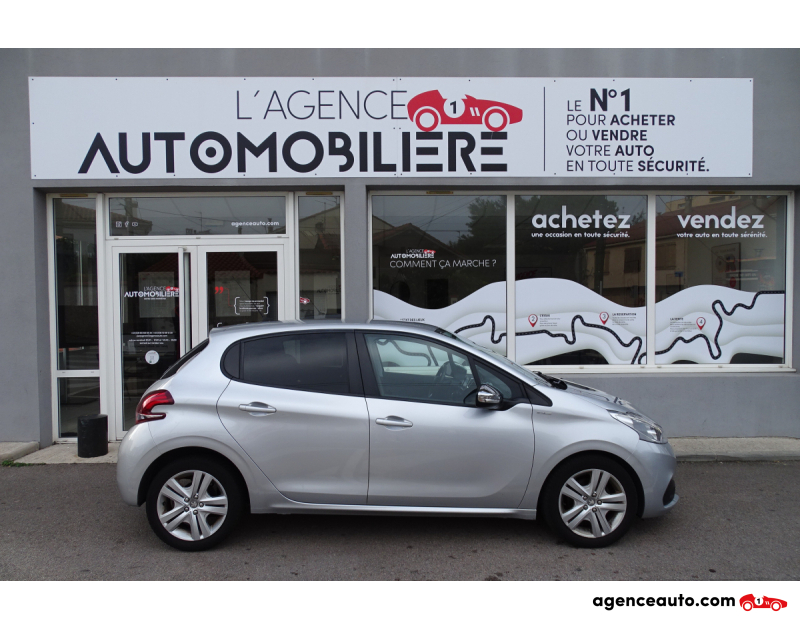 Achat voiture occasion, Auto occasion pas cher | Agence Auto Peugeot 208 STYLE 1.6 BLUE HDi 99 CV Gris Année 2017 Manuelle Diesel