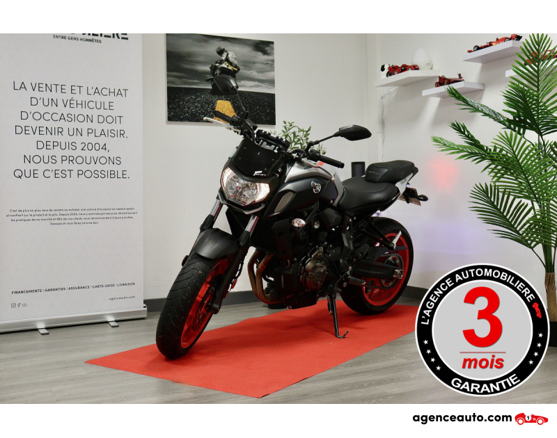 Achat voiture occasion, Auto occasion pas cher | Agence Auto Yamaha MT07 Bridée A2 (Akrapovic, Bulle Noire, Selle Confort...) Gris Année 2018 Manuelle Essence