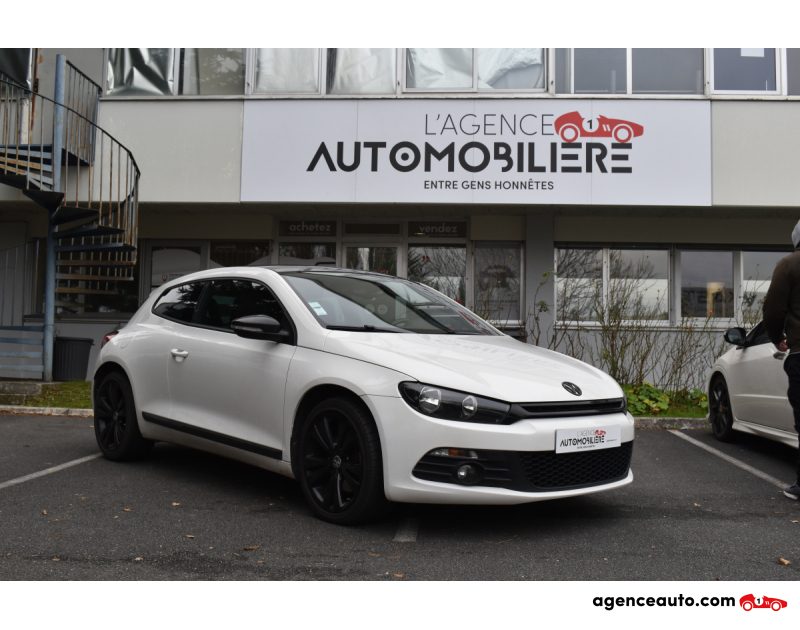 Aankoop Gebruikte Auto, Goedkope Gebruikte Auto | Agence Auto Volkswagen Scirocco 1.4 TSI 16V DSG (7 rapports) 160 cv Boîte auto Sport Blanc Jaar 2011 Automatique Essence