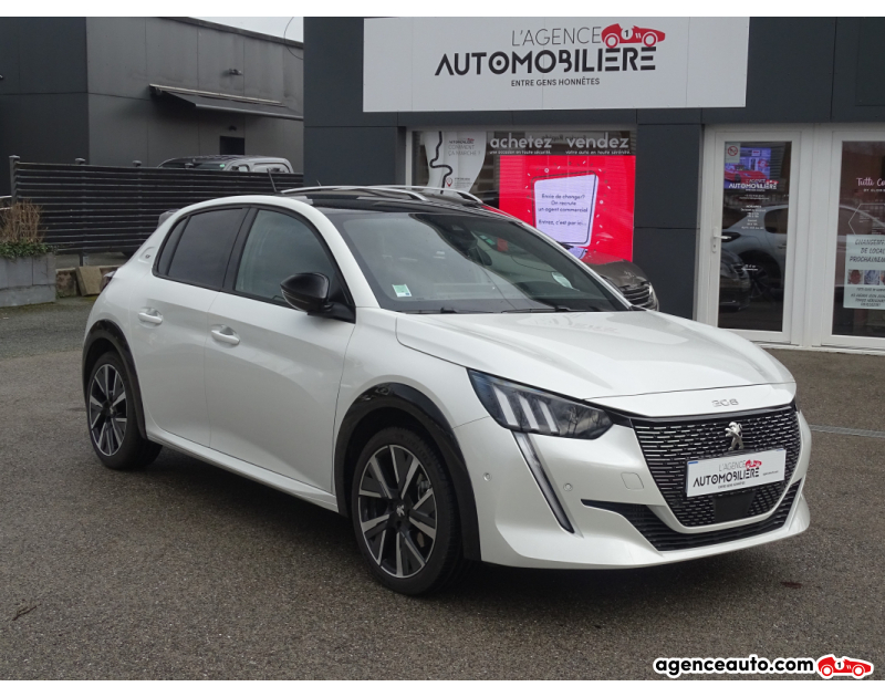 Achat voiture occasion, Auto occasion pas cher | Agence Auto Peugeot 208 1.2 PURETECH 130CH GT EAT8-TOIT BLACK DIAMOND-PREMIERE MAIN Blanc Année 2022 Automatique Essence