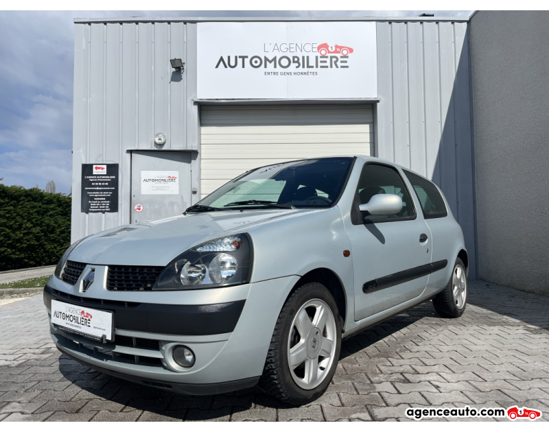 Vendu Renault Clio II Phase 2 1.4 i. - Voitures d'occasion à vendre