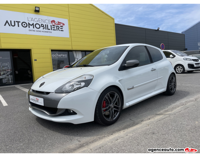 Achat voiture occasion, Auto occasion pas cher | Agence Auto Renault Clio Clio 3 RS Cup  2.0 16V 203CV Blanc Année 2010 Manuelle Essence