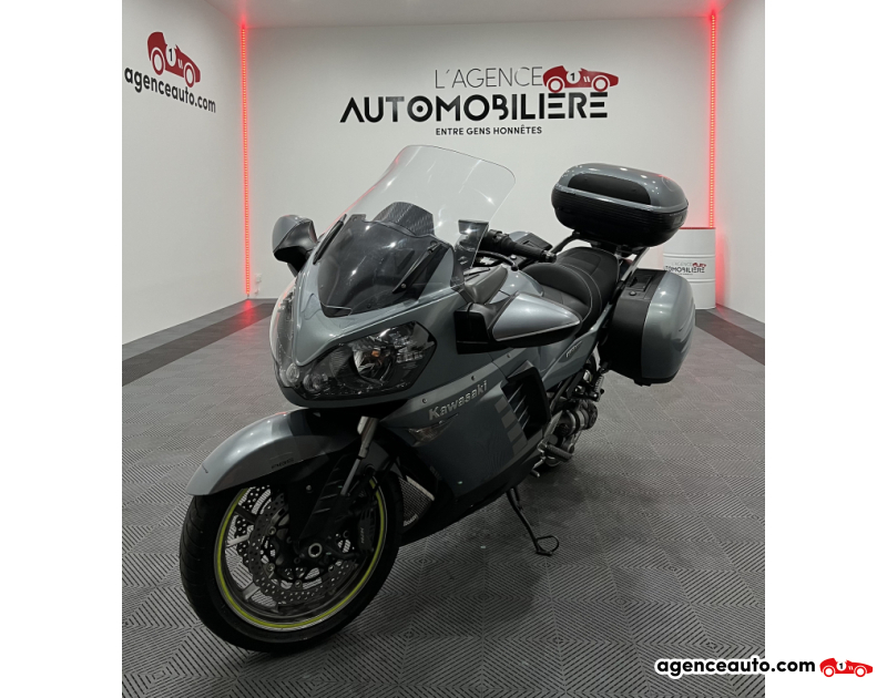 Achat voiture occasion, Auto occasion pas cher | Agence Auto Kawasaki 1400 GTR ABS 1400 GTR ABS POT AKRAPOVIC/POIGNEE CHAUFFANTE/SUPPORT TEL/TOP CASE/BULLE REGLABLE ELECTRIQUE Gris Année 2007 Manuelle Essence