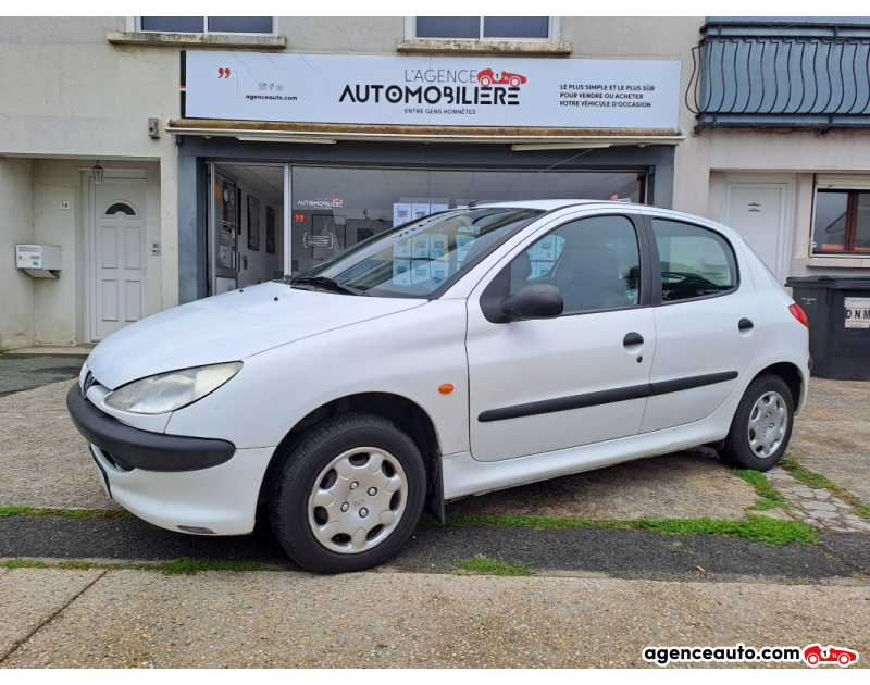 Achat voiture occasion, Auto occasion pas cher | Agence Auto Peugeot 206 1,1 60CV XR PRESENCE Blanc Année 1998 Manuelle Essence