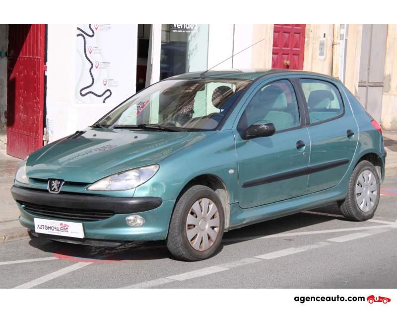 Achat voiture occasion, Auto occasion pas cher | Agence Auto Peugeot 206 1.4 XT 75 PACK CLIM 5P (Entretien complet, Distribution neuve,..) Gris Année 2002 Manuelle Essence