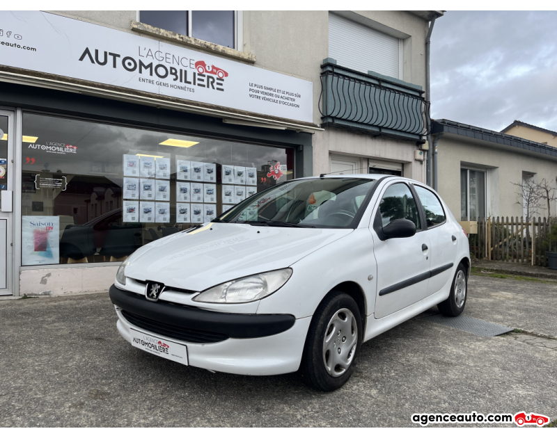 Achat voiture occasion, Auto occasion pas cher | Agence Auto Peugeot 206 1.4i 75cv Expression - Boîte automatique - 5 portes Blanc Année 2000 Automatique Essence