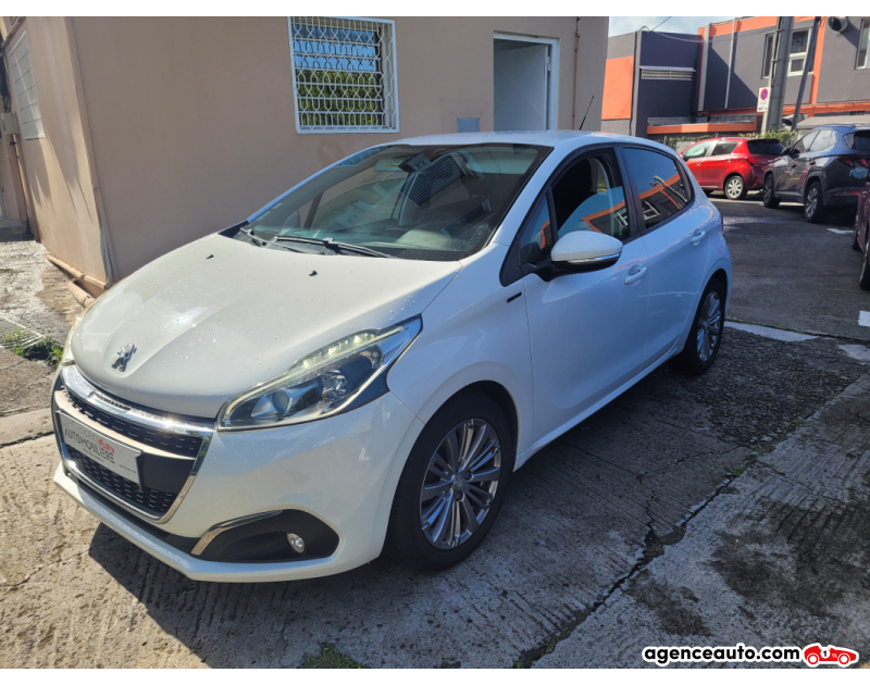 Achat voiture occasion, Auto occasion pas cher | Agence Auto Peugeot 208 1.2l VTi Puretech 82CV 5P SIGNATURE Blanc Année 2019 Manuelle Essence