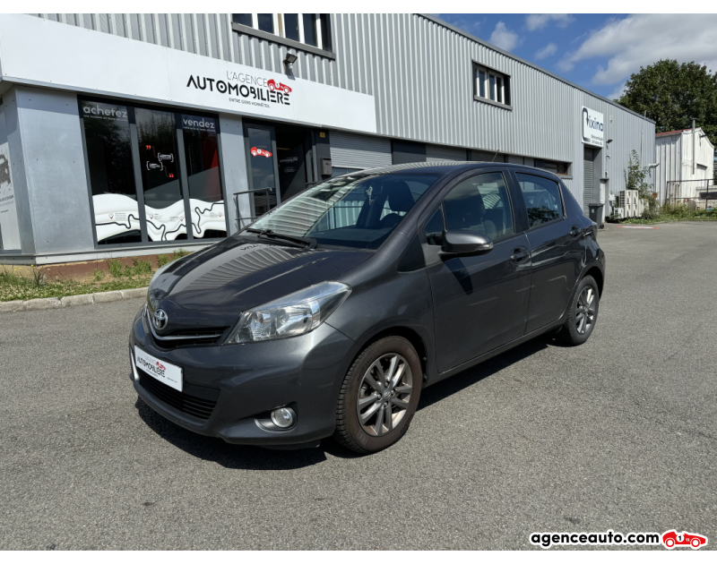 Achat voiture occasion, Auto occasion pas cher | Agence Auto Toyota Yaris 100 CH VVT-i DYNAMIQUE GPS / CAMERA DE RECUL / REGULATEUR / CLIM Gris Année 2014 Manuelle Essence