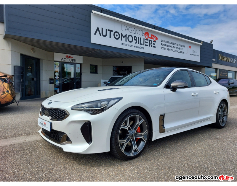 Achat voiture occasion, Auto occasion pas cher | Agence Auto Kia Stinger 3.3 V6 T-GDi 370ch ISG GT 4x4 BVA8 Blanc Année 2017 Automatique Essence