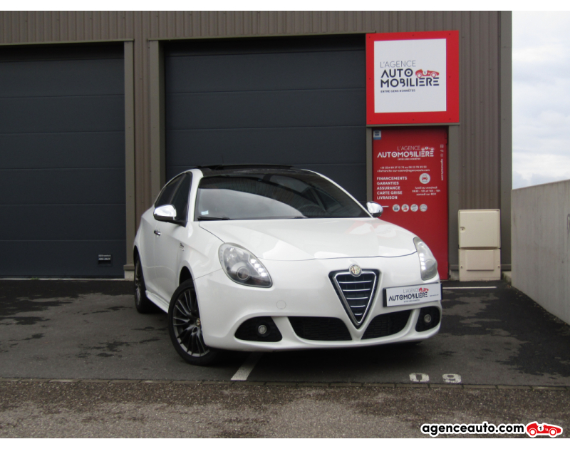 Achat voiture occasion, Auto occasion pas cher | Agence Auto Alfa Romeo Giulietta 2.0 JTDM 140ch série limitée Collezione Bvm6. Blanc Année 2013 Manuelle Diesel