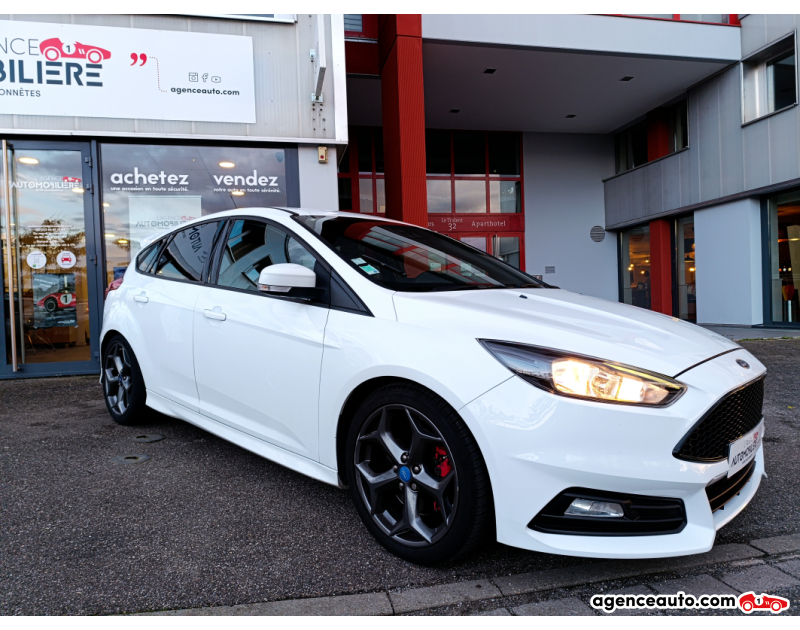 Achat voiture occasion, Auto occasion pas cher | Agence Auto Ford Focus 2.0 TDCI 185 cv ST 5P Blanc Année 2015 Manuelle Diesel