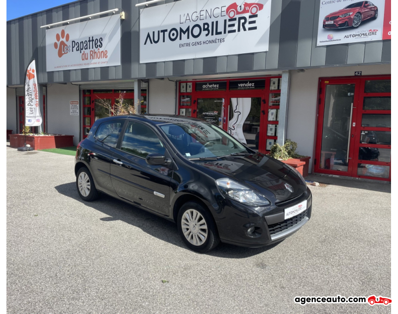 Compra de Carros Usados, Carros Usados Baratos | Auto Immo Renault Clio III 1.2 Tce 100 cv eco2 dynamique Tomtom Noir Ano 2009 Manuelle Essence