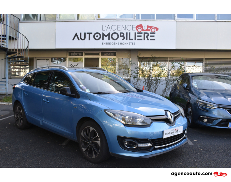 Acquisto Auto Usate, Auto Usate Economiche | Agenzia Automobiliare Renault Megane Estate Bose Phase 3 Estate 1.2 TCe EDC 132 cv Boîte auto toit ouvrant Bleu Anno 2015 Automatique Essence