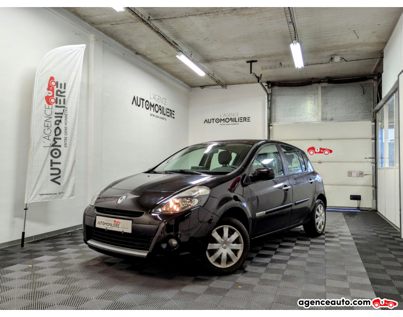 Achat voiture occasion, Auto occasion pas cher | Agence Auto Renault Clio III (2) 1.2 16V 75 TOMTOM LIVE 5P + 2EME MAIN Noir Année 2011 Manuelle Essence