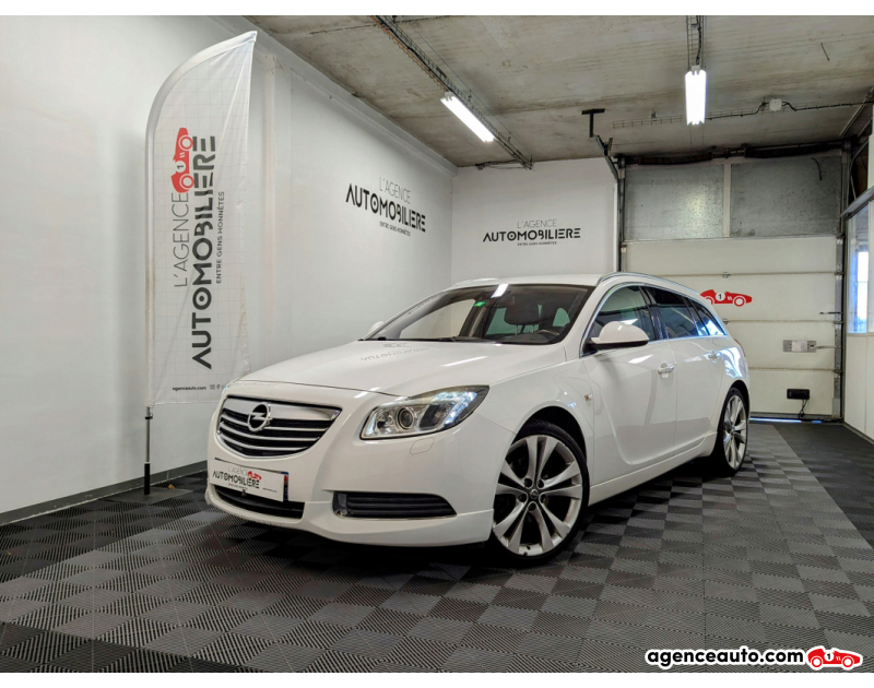 Achat voiture occasion, Auto occasion pas cher | Agence Auto Opel Insignia SPORTS TOURER 2.0 T 220 COSMO PACK Blanc Année 2009 Manuelle Essence