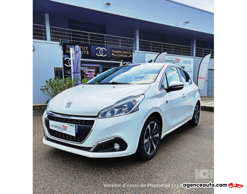 Acquisto Auto Usate, Auto Usate Economiche | Agenzia Automobiliare Peugeot 208 GENERATION-1 1.2 110 TECH EDITION S/S Blanc Anno 2019 Manuelle Essence