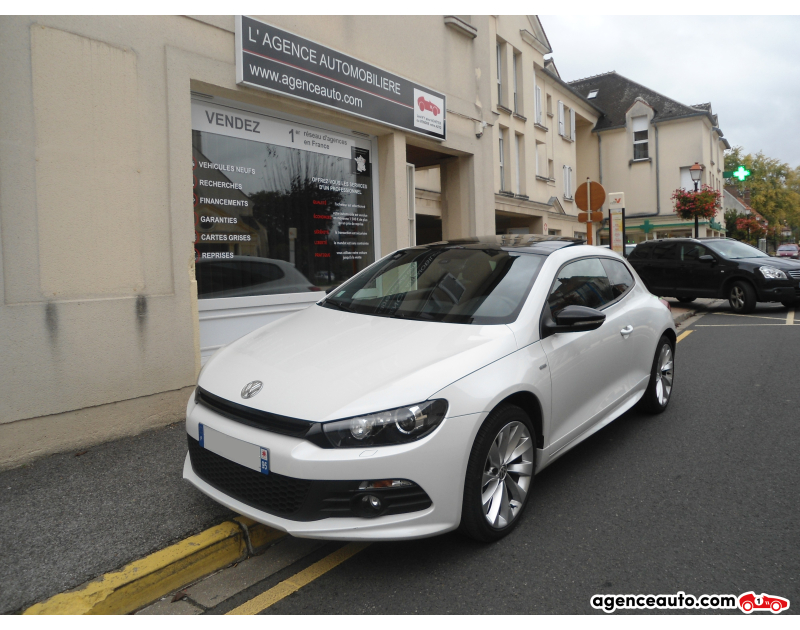 Aankoop Gebruikte Auto, Goedkope Gebruikte Auto | Agence Auto Volkswagen Scirocco 1.4 TSI 160 MATCH PACK R.LINE Violet Jaar 2013 Manuelle Essence