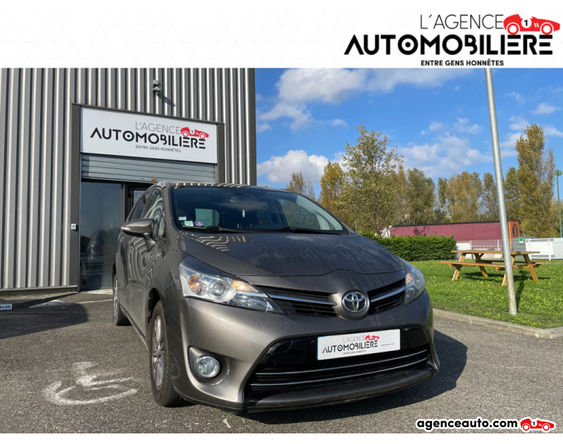Achat voiture occasion, Auto occasion pas cher | Agence Auto Toyota Verso 1.8 Phase II 147CV VVT-I DYNAMIC - GARANTIE 12 MOIS Gris Année 2017 Automatique Essence