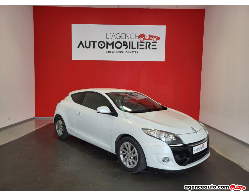 Gebrauchtwagenkauf, Günstige Gebrauchtwagen | Automobilienagentur Renault Megane coupe MEGANE COUPE 1.5 DCI 110 TOMTOM + ATTELAGE Blanc Jahr 2012 Manuelle Diesel