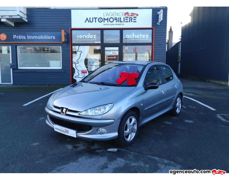 Achat voiture occasion, Auto occasion pas cher | Agence Auto Peugeot 206 1.6 i 16V 110cv BVM5 XS (CLIM+CUIR+ATTELAGE) Argent Année 2004 Manuelle Essence