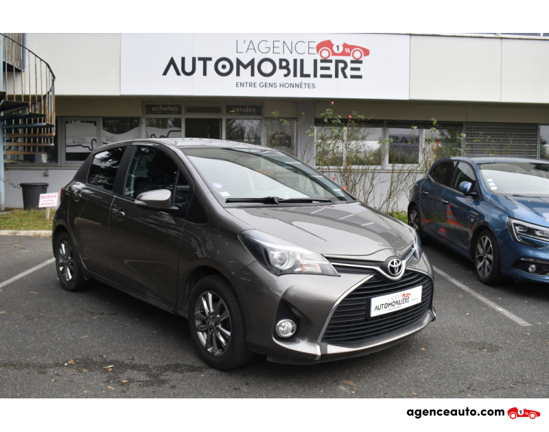 Achat voiture occasion, Auto occasion pas cher | Agence Auto Toyota Yaris 3  DYNAMIC Phase 2 1.3 VVTi 99 cv Entretien 100% toyota Gris Année 2016 Manuelle Essence