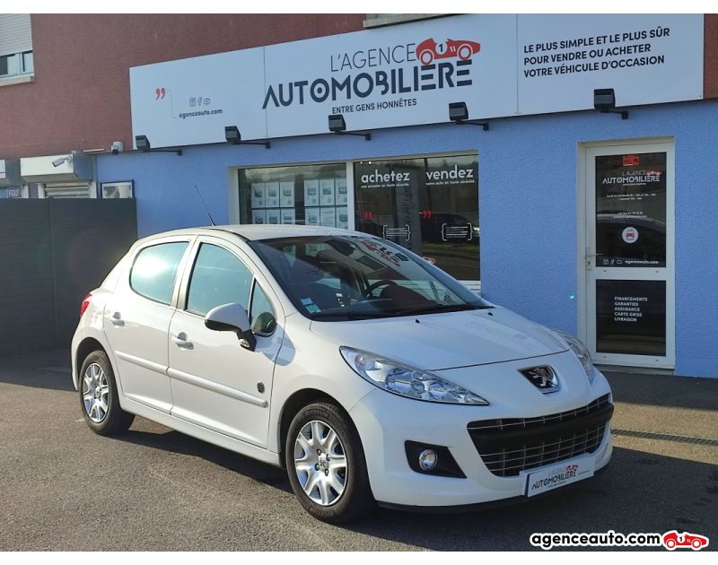 Achat voiture occasion, Auto occasion pas cher | Agence Auto Peugeot 207 1.4 VTI 95 Urban Move Blanc Année 2012 Manuelle Essence