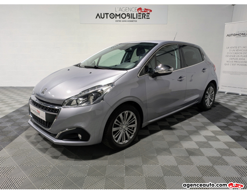 Achat voiture occasion, Auto occasion pas cher | Agence Auto Peugeot 208 1.2 82 ALLURE (Apple Carplay - Android Auto) Gris Année 2019 Manuelle Essence