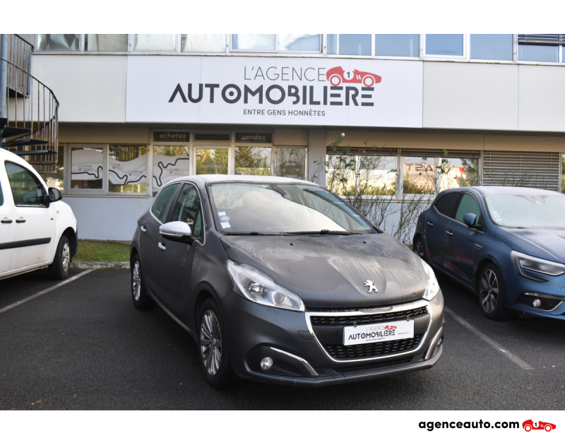 Compra de Carros Usados, Carros Usados Baratos | Auto Immo Peugeot 208 ALLURE Phase 2 5 Portes 1.2 Puretech 110 cv CARPLAY/GRIS MATE COURROIE OK Gris Ano 2017 Manuelle Essence