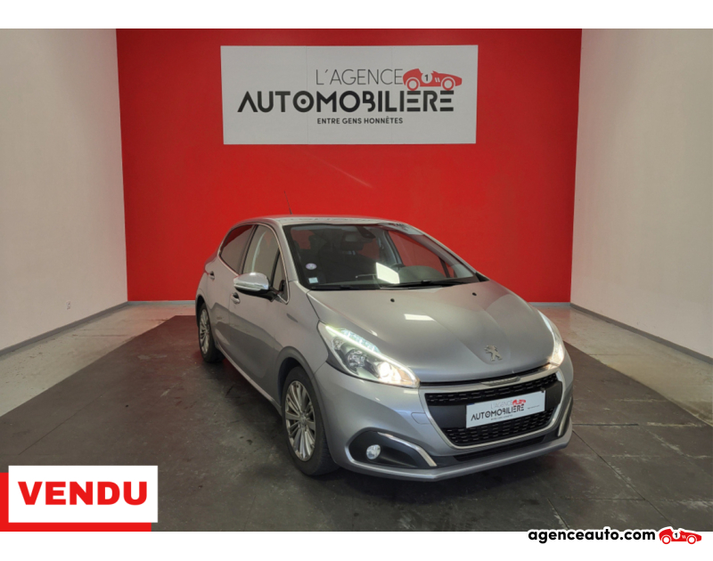 Gebrauchtwagenkauf, Günstige Gebrauchtwagen | Automobilienagentur Peugeot 208 PEUGEOT 208 (2) 1.2 PURETECH 82 ALLURE 5P Argent Jahr 2019 Manuelle Essence