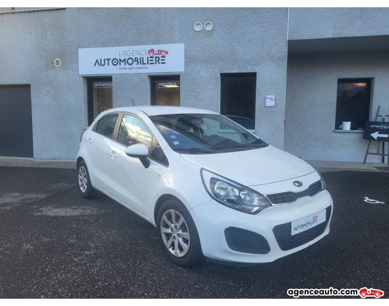 Aankoop Gebruikte Auto, Goedkope Gebruikte Auto | Agence Auto Kia Rio 1.2L 85CV STYLE IDEAL JEUNE CONDUCTEUR Blanc Jaar 2014 Manuelle Essence