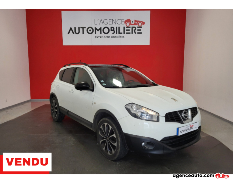 Achat voiture occasion, Auto occasion pas cher | Agence Auto Nissan Qashqai 1.5 DCI 110 N-CONNECTA + ATTELAGE + CAMERA + TOIT PANO Blanc Année 2014 Manuelle Diesel
