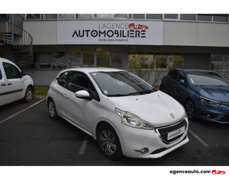 Acquisto Auto Usate, Auto Usate Economiche | Agenzia Automobiliare Peugeot 208 I ACTIVE 3 Portes 1.4 HDi FAP 68 cv Blanc Anno 2012 Manuelle Diesel