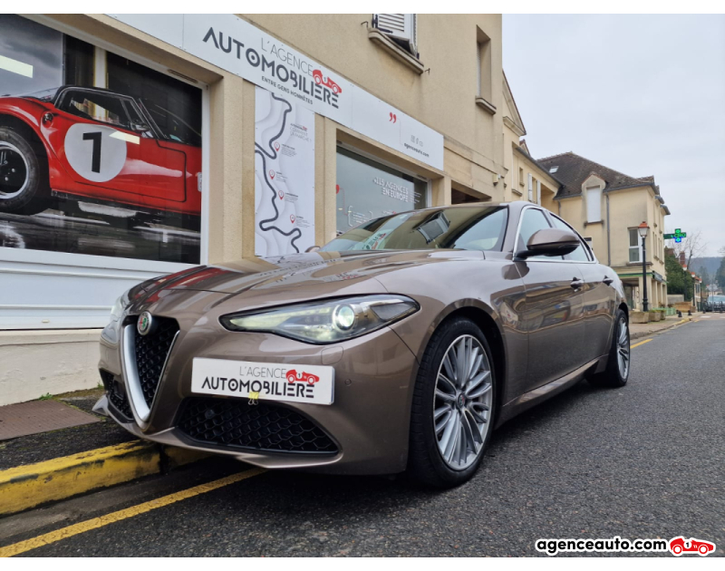 Achat voiture occasion, Auto occasion pas cher | Agence Auto Alfa Romeo Giulia 2.0 T4 AT8 200 cv SUPER Marron Année 2017 Automatique Essence