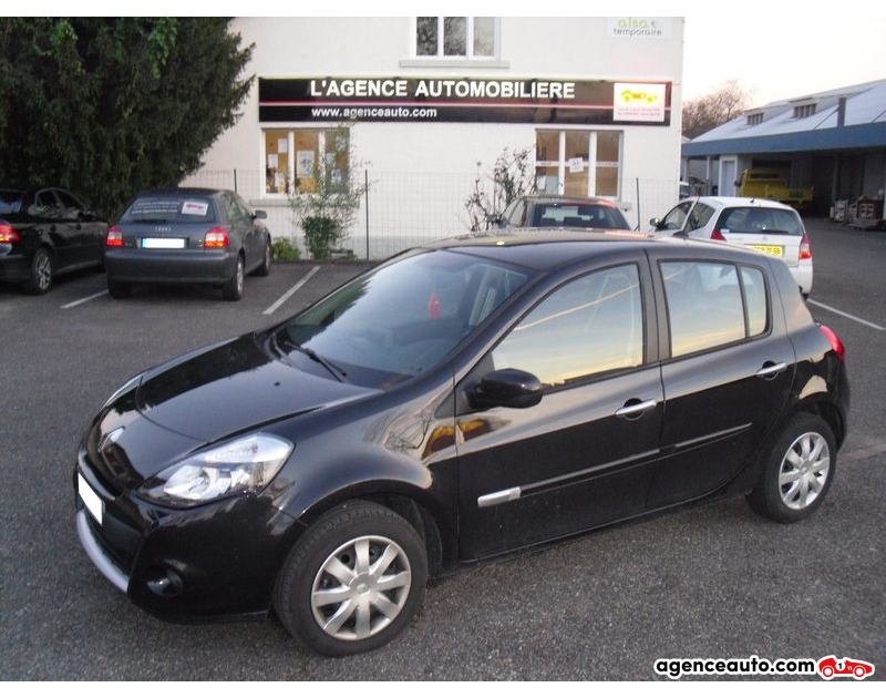 Achat voiture occasion, Auto occasion pas cher | Agence Auto Renault Clio III phase 2 - 1.2 16V Tomtom 75 Violet Année 2011 Manuelle Essence