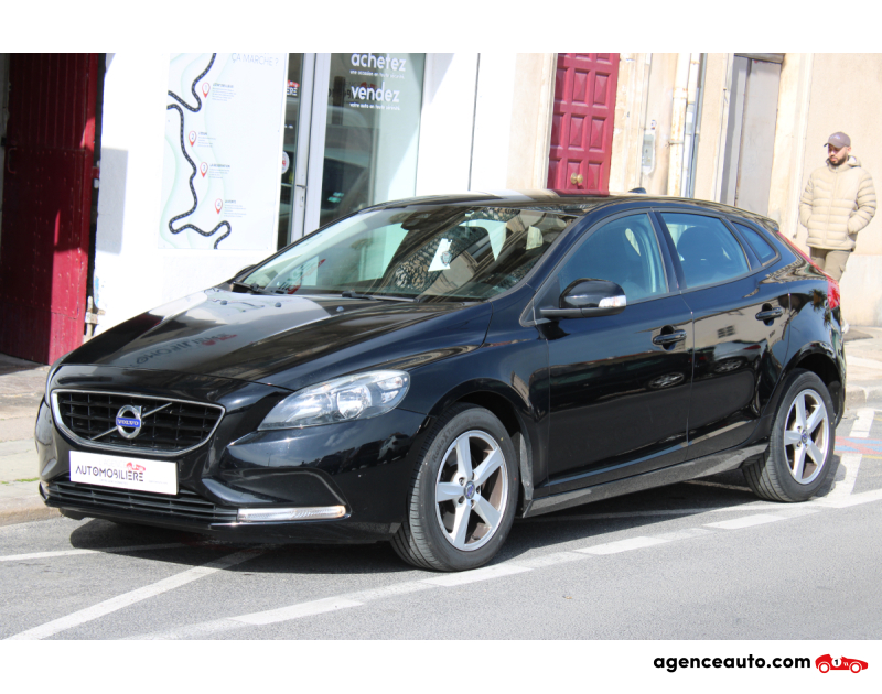 Aankoop Gebruikte Auto, Goedkope Gebruikte Auto | Agence Auto Volvo V40 1.6 T2 120 KINETIC START-STOP (Entretien à jour, Climatisation..) Noir Jaar 2015 Manuelle Essence