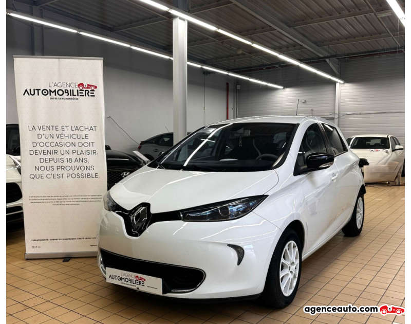 Acquisto Auto Usate, Auto Usate Economiche | Agenzia Automobiliare Renault Zoe LIFE CHARGE RAPIDE TYPE 2 22KWH Blanc Anno 2015 Automatique Électrique