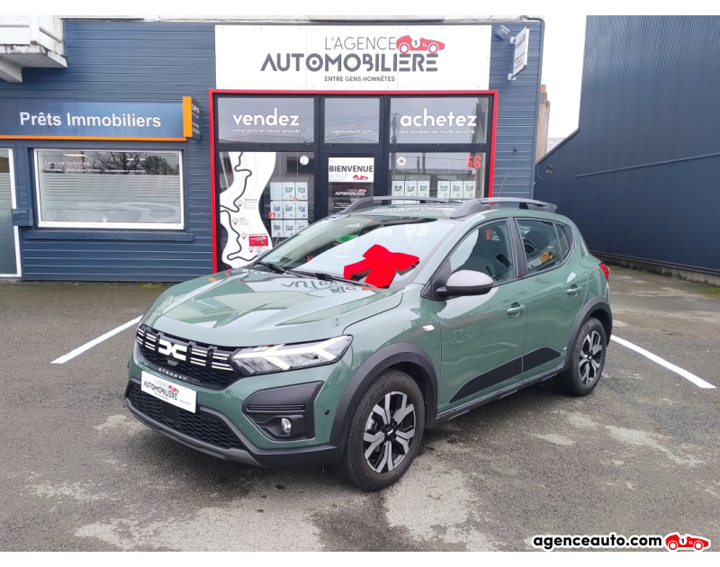 Achat voiture occasion, Auto occasion pas cher | Agence Auto Dacia Sandero STEPWAY 1.0 TCe 110 ch BVM6 EXPRESSION PLUS (1ère main + Attelage) Vert Année 2022 Manuelle Essence