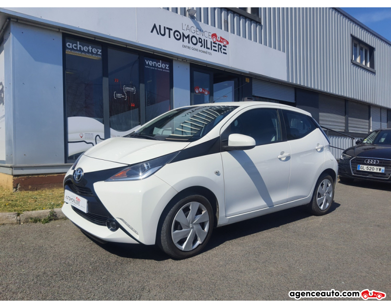 Acquisto Auto Usate, Auto Usate Economiche | Agenzia Automobiliare Toyota Aygo X PLAY 1.0 vvt-i 69 CH 5 PORTES Blanc Anno 2017 Manuelle Essence