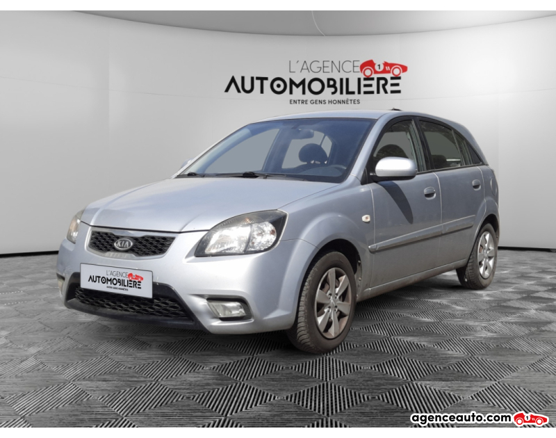 Achat voiture occasion, Auto occasion pas cher | Agence Auto Kia Rio **Reservé**1.4i 96CH 5V / Garantie 12M. Gris Année 2011 Manuelle Essence