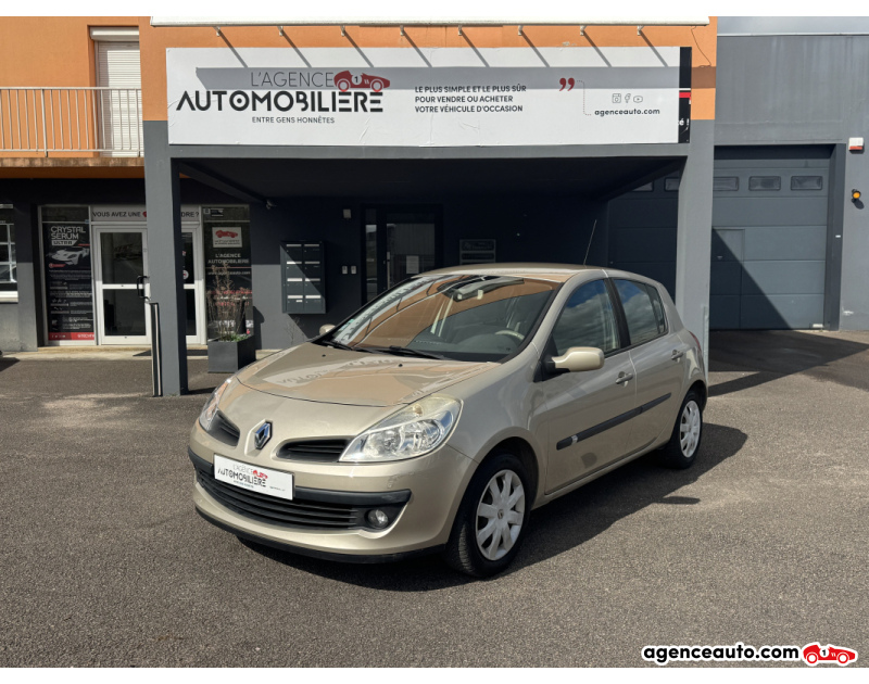 Achat voiture occasion, Auto occasion pas cher | Agence Auto Renault Clio Luxe III 5 Portes 1.4 i 98 cv Radar de recul/Régulateur/Limiteur Beige Année 2006 Manuelle Essence