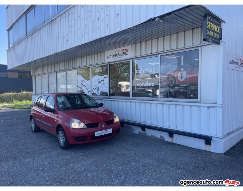Achat voiture occasion, Auto occasion pas cher | Agence Auto Renault Clio 1.2i 75 CV Campus BVM5 5 portes - Courroie OK Rouge Année 2006 Manuelle Essence