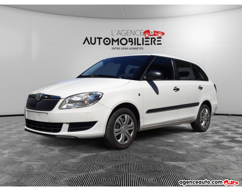 Acquisto Auto Usate, Auto Usate Economiche | Agenzia Automobiliare Skoda Fabia **Réservé**Combi 1.2i 60 CH 5V Active / Garantie 12 Mois Blanc Anno 2012 Manuelle Essence