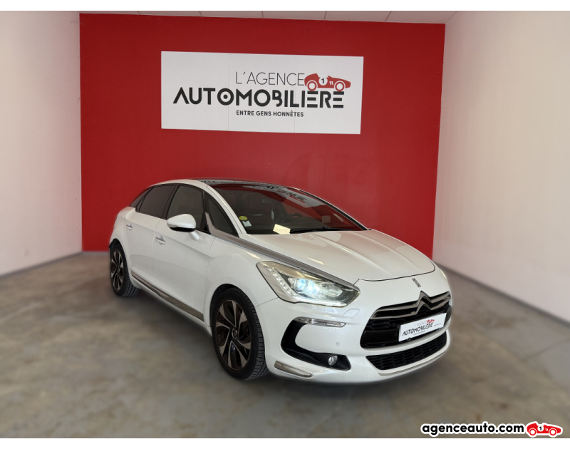 Achat voiture occasion, Auto occasion pas cher | Agence Auto Citroen DS5 2.0 HDI 160 SPORT CHIC BVA6 + INTERIEUR CUIR ROUGE Blanc Année 2013 Automatique Diesel