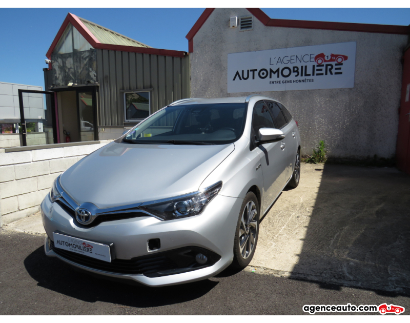 Aankoop Gebruikte Auto, Goedkope Gebruikte Auto | Agence Auto Toyota Auris Touring Sport 1.8 vvti hybrid 136h design nav Argent Jaar 2017 Automatique Hybride