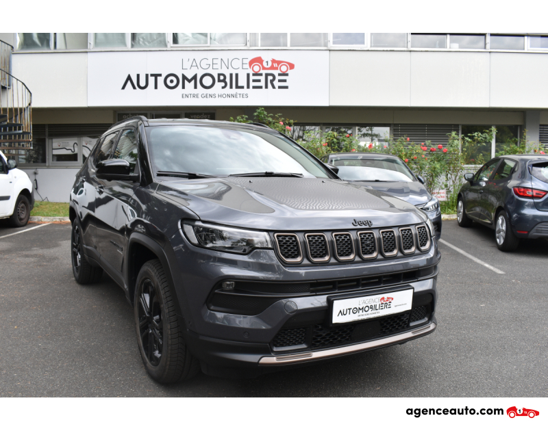 Aankoop Gebruikte Auto, Goedkope Gebruikte Auto | Agence Auto Jeep Compass Trailhawk Phase 2 4Xe 1.3 i 240 Plug in Hybrid 4WD 180 cv Boîte auto Gris Jaar 2022 Automatique Hybride
