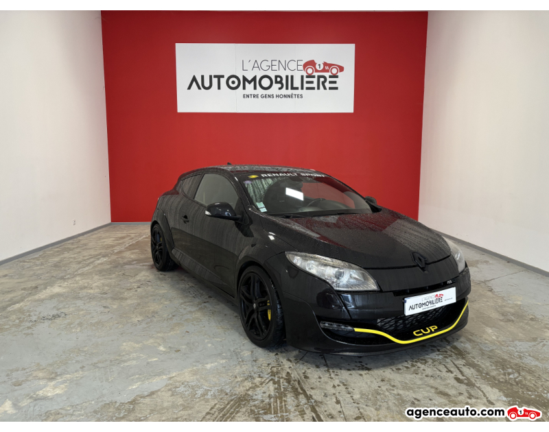 Achat voiture occasion, Auto occasion pas cher | Agence Auto Renault Megane MEGANE 3 RS CUP 250 + RS MONITOR + PREPA + ETHANOL Argent Année 2010 Manuelle Essence