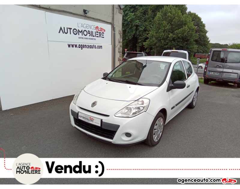 Gebrauchtwagenkauf, Günstige Gebrauchtwagen | Automobilienagentur Renault Clio 1.2 16V 75 COLECTION  ZEN Blanc Jahr 2013 Manuelle Essence